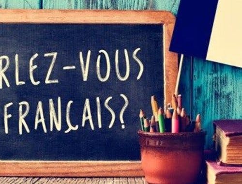 Illustrasjonsbilde med tekst: "Snakker du fransk?" og det franske flagg